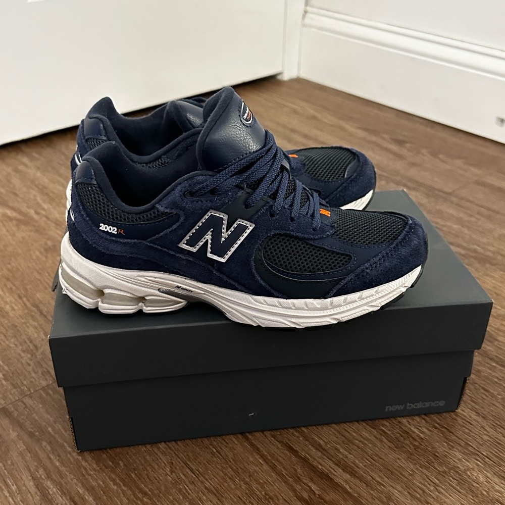 New Balance 2002R